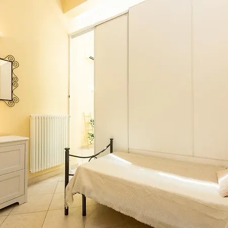 Apartment Palazzo Ghibellina 3 By In
