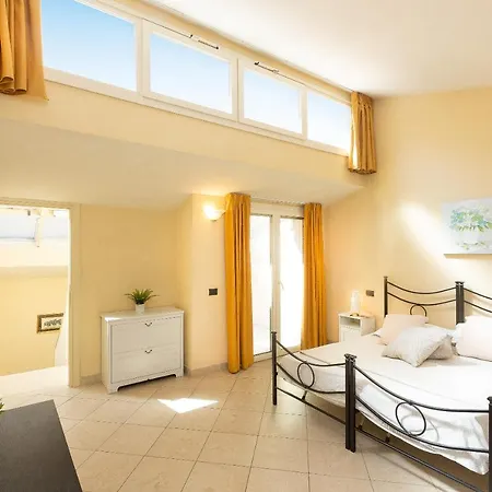 Apartament Palazzo Ghibellina 3 By In *